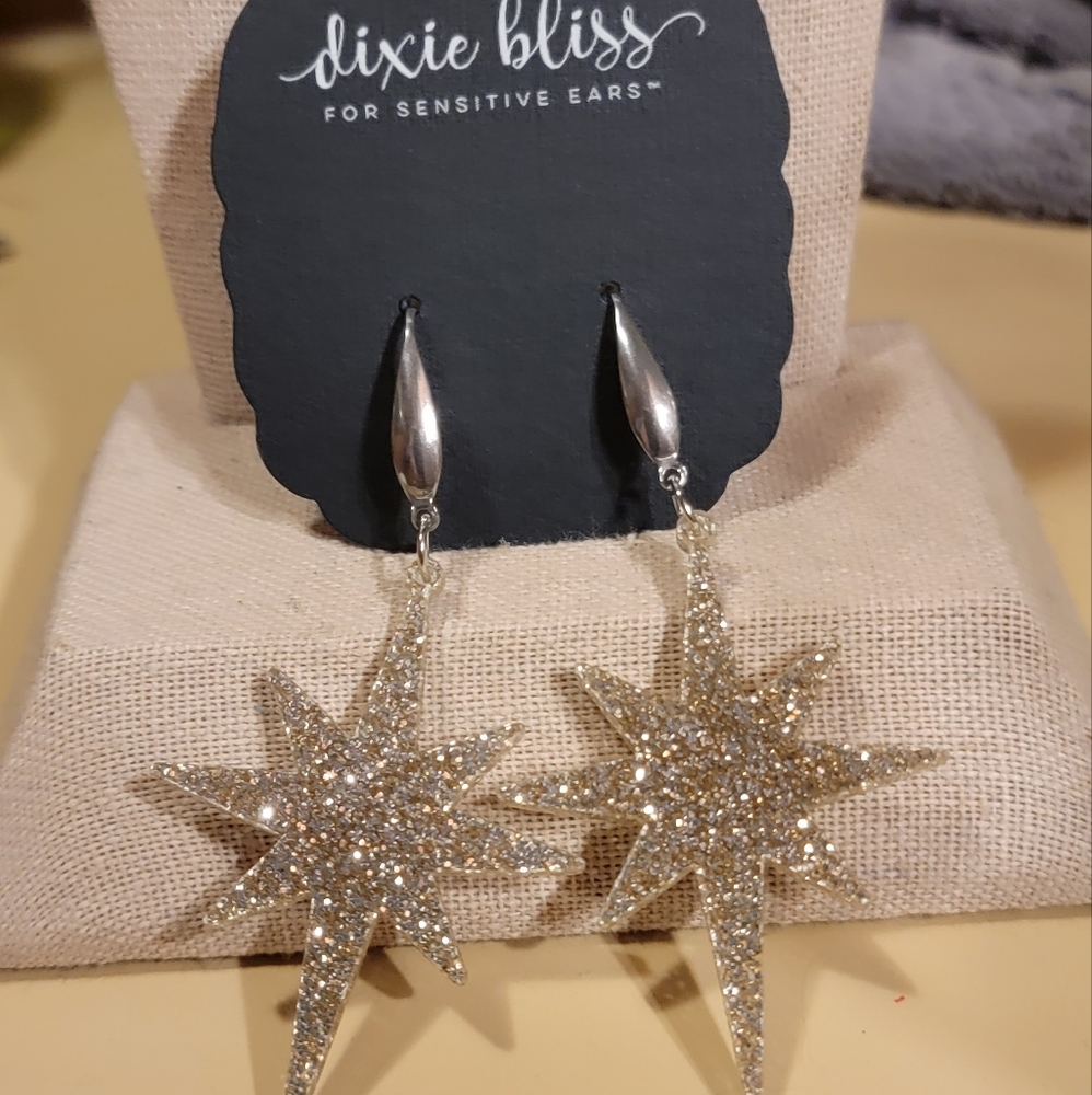 Christmas Star earrings, NWT Champagne metallic glitter acrylic.